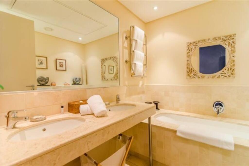 Parama 003 Secure, Luxurious Waterfront Apartment Cape Town Exterior foto